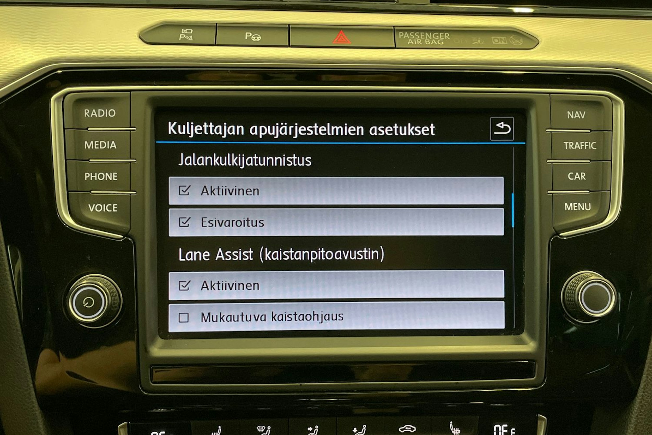 met. harmaa Volkswagen Passat 2017 kuva 17.