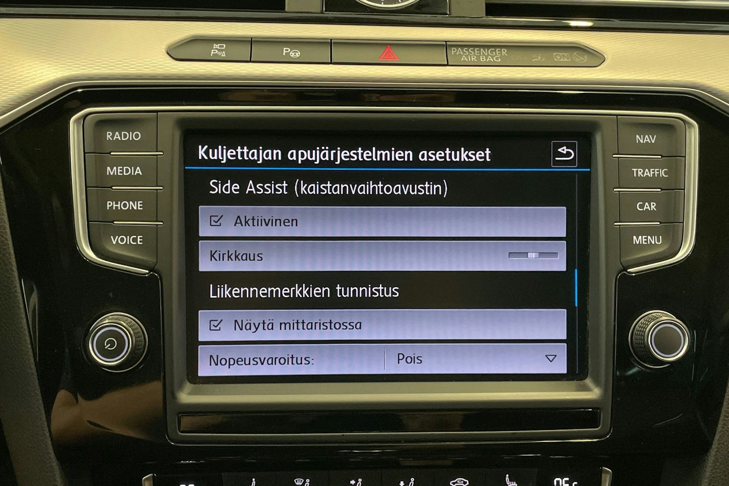 met. harmaa Volkswagen Passat 2017 kuva 18.