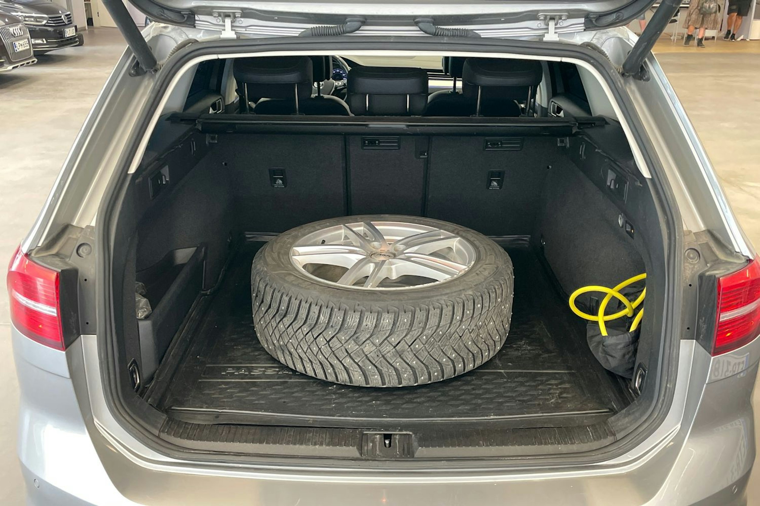 met. harmaa Volkswagen Passat 2017 kuva 24.