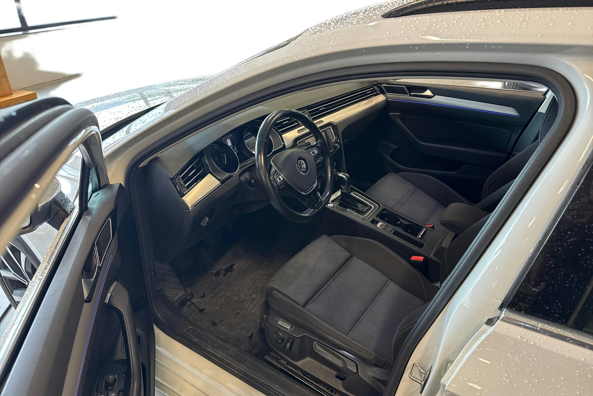 valkoinen Volkswagen Passat 2017 kuva 3.