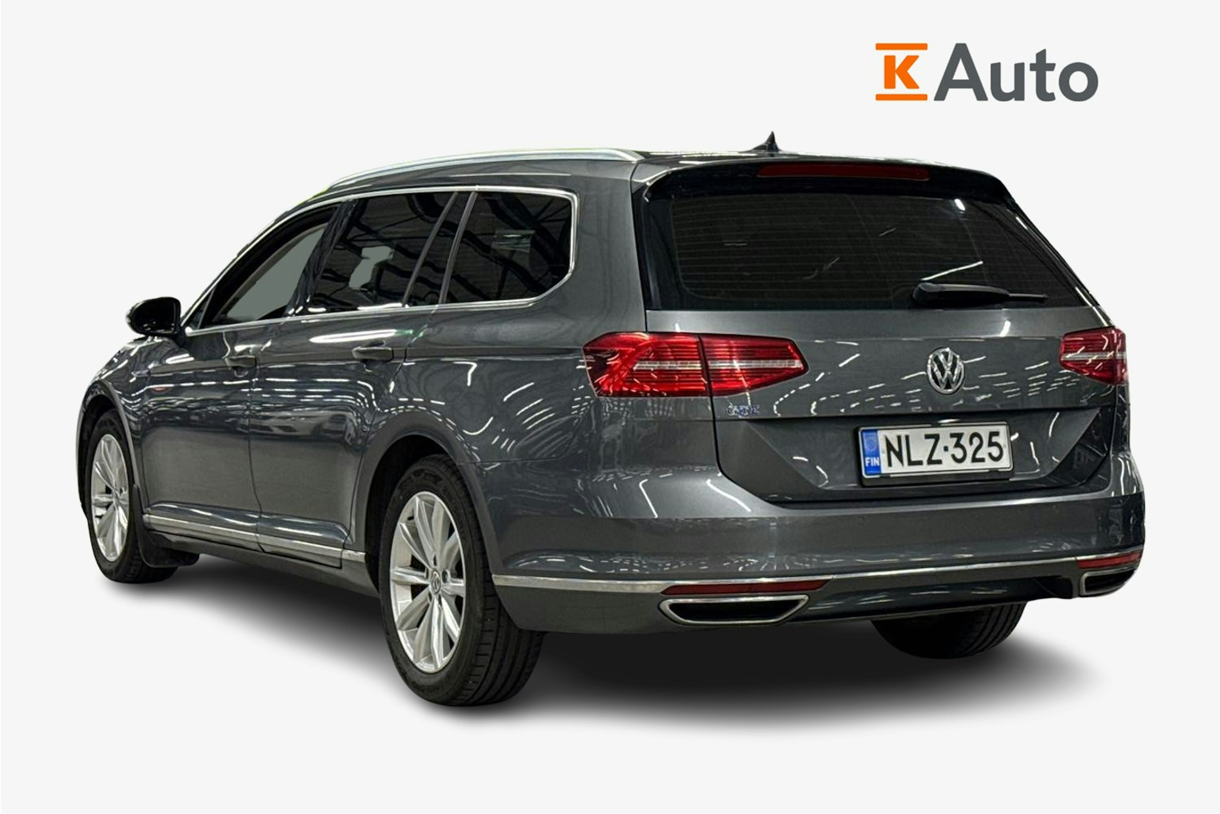 harmaa Volkswagen Passat 2017 kuva 2.