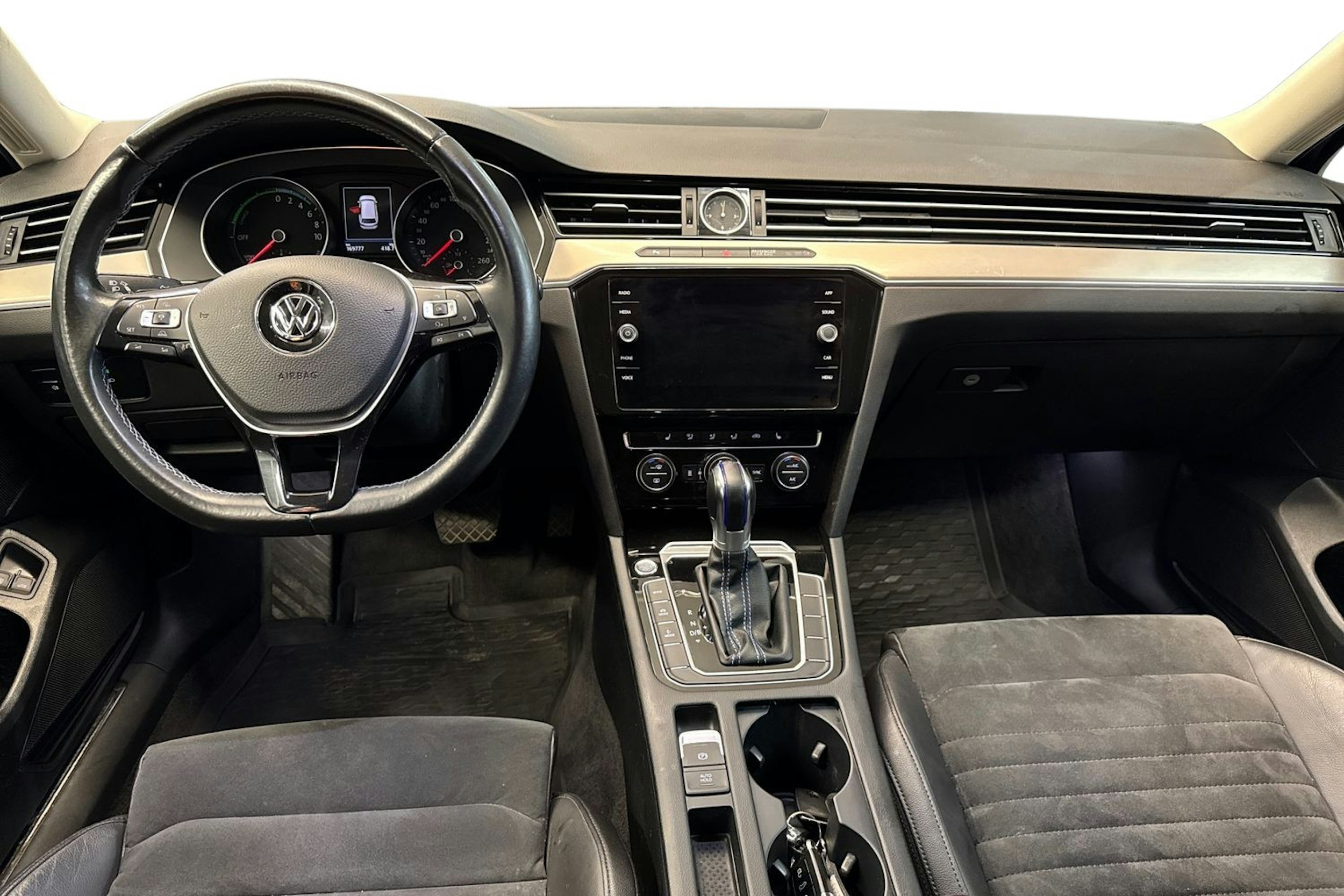 musta Volkswagen Passat 2017 kuva 9.