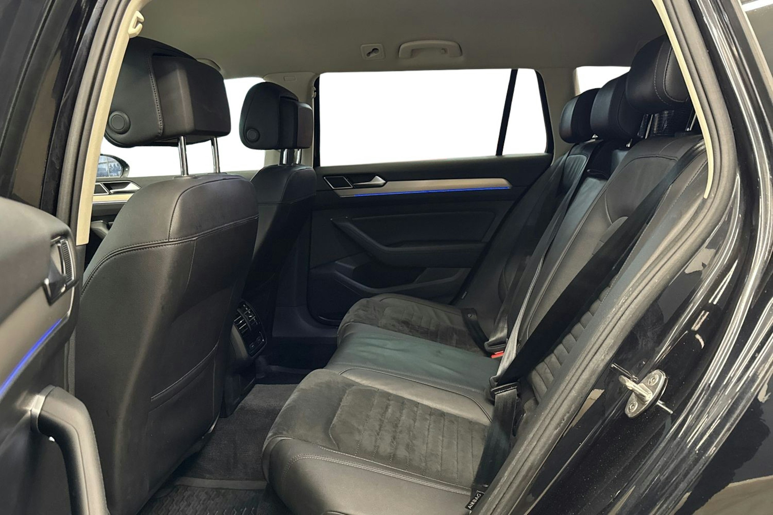 musta Volkswagen Passat 2017 kuva 10.