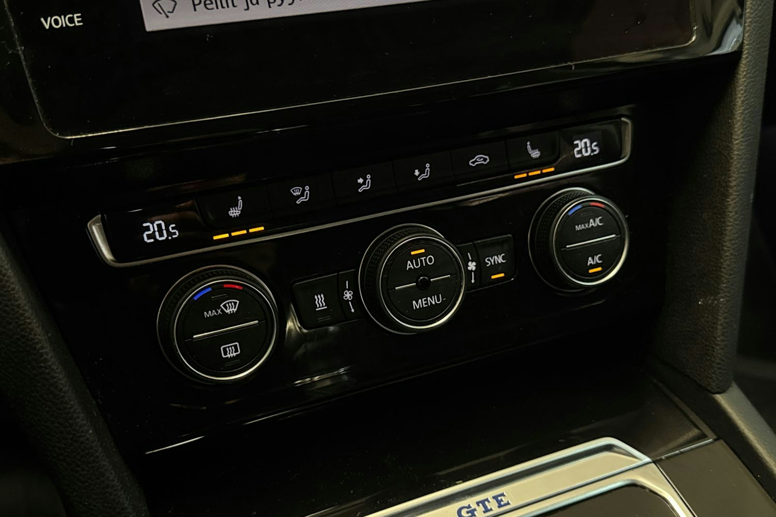 musta Volkswagen Passat 2017 kuva 20.