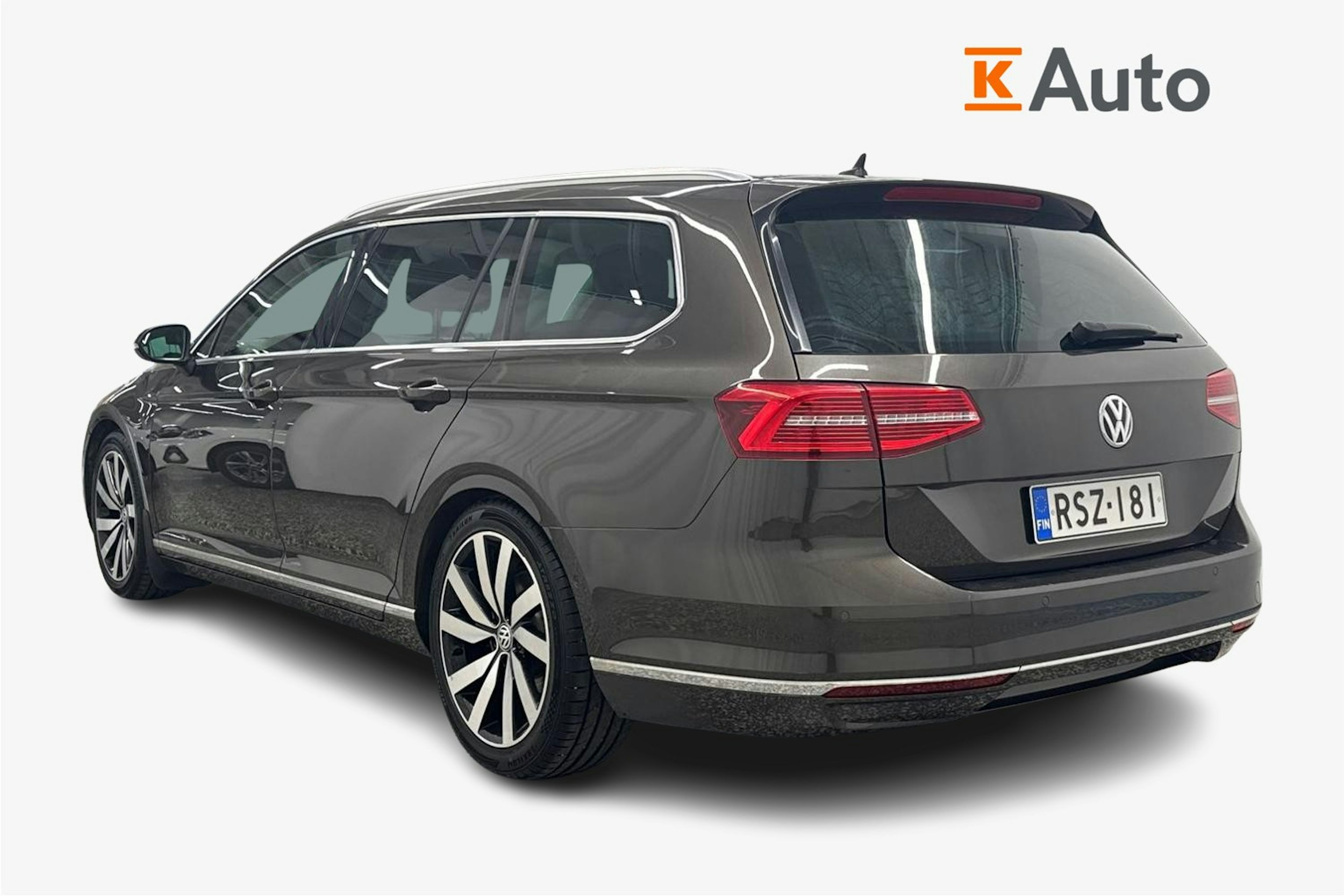 ruskea (beige) Volkswagen Passat 2017 kuva 2.
