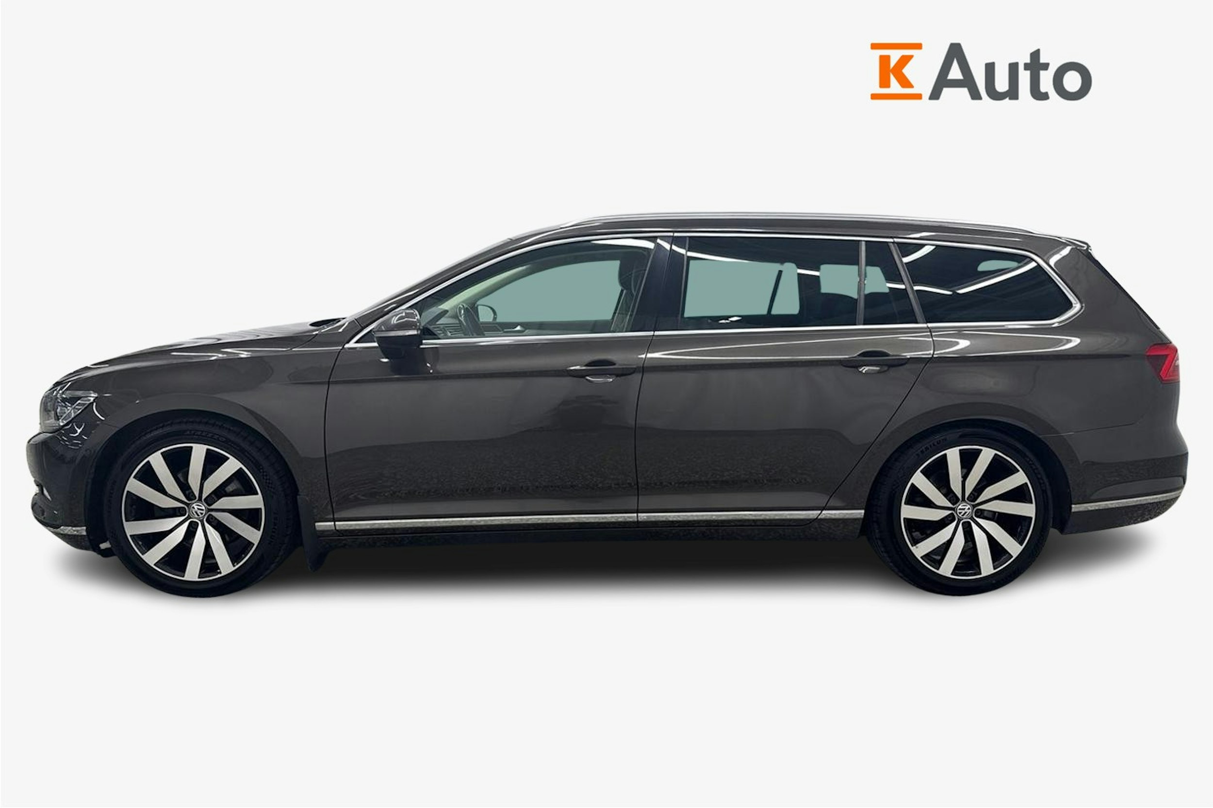 ruskea (beige) Volkswagen Passat 2017 kuva 6.