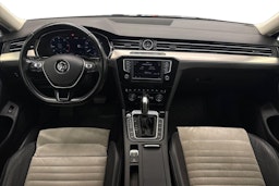 ruskea (beige) Volkswagen Passat 2017 kuva 9.