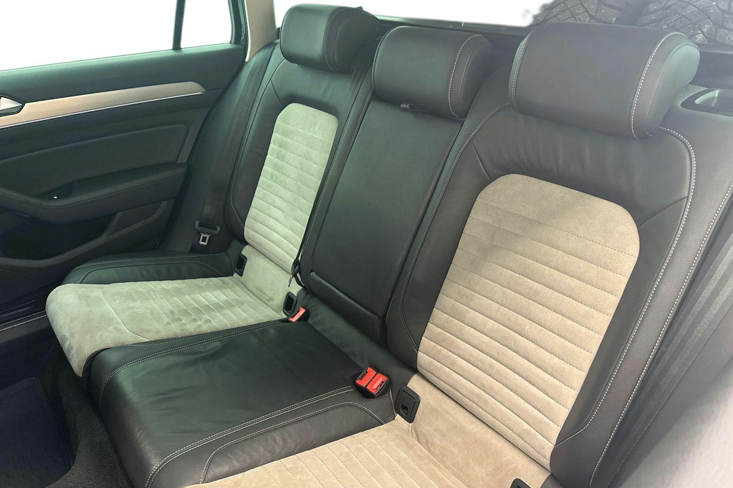 ruskea (beige) Volkswagen Passat 2017 kuva 10.