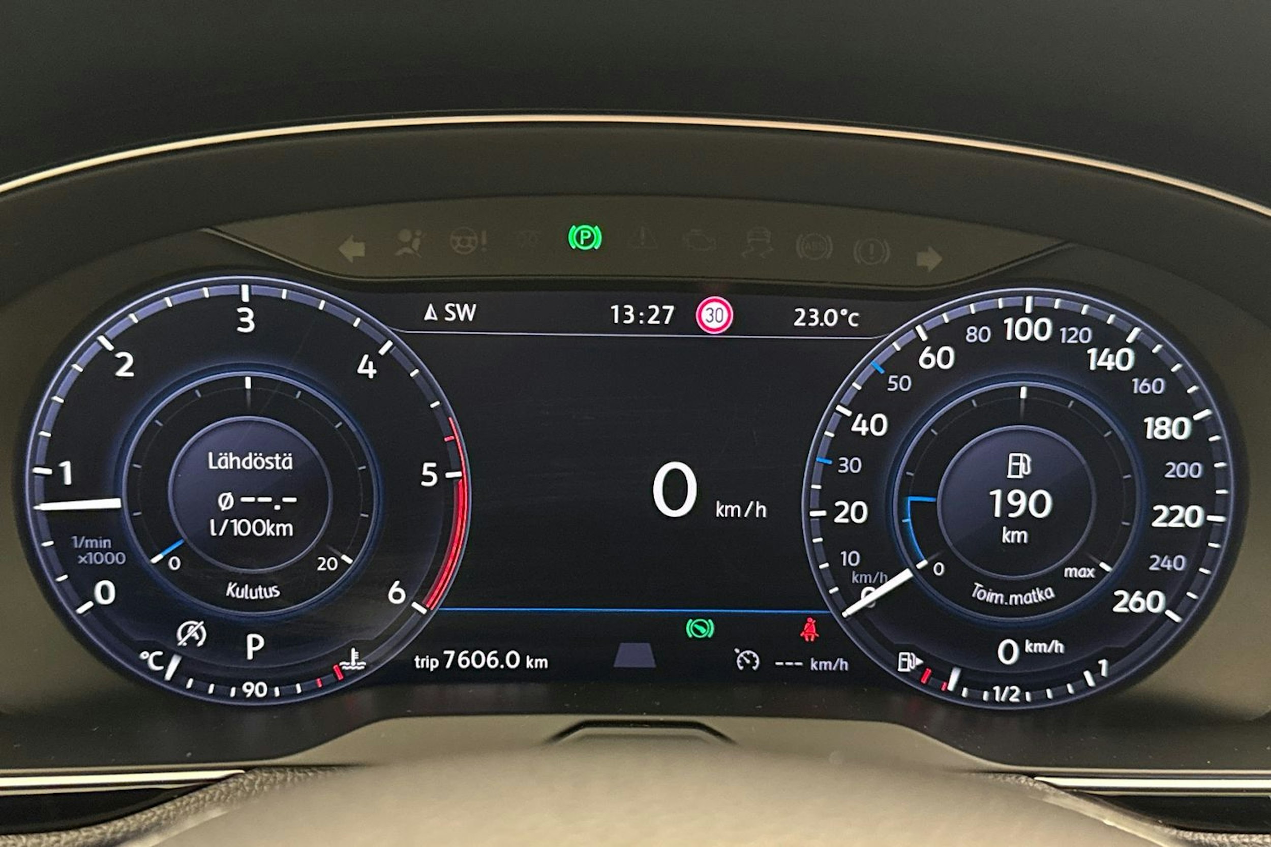 ruskea (beige) Volkswagen Passat 2017 kuva 17.