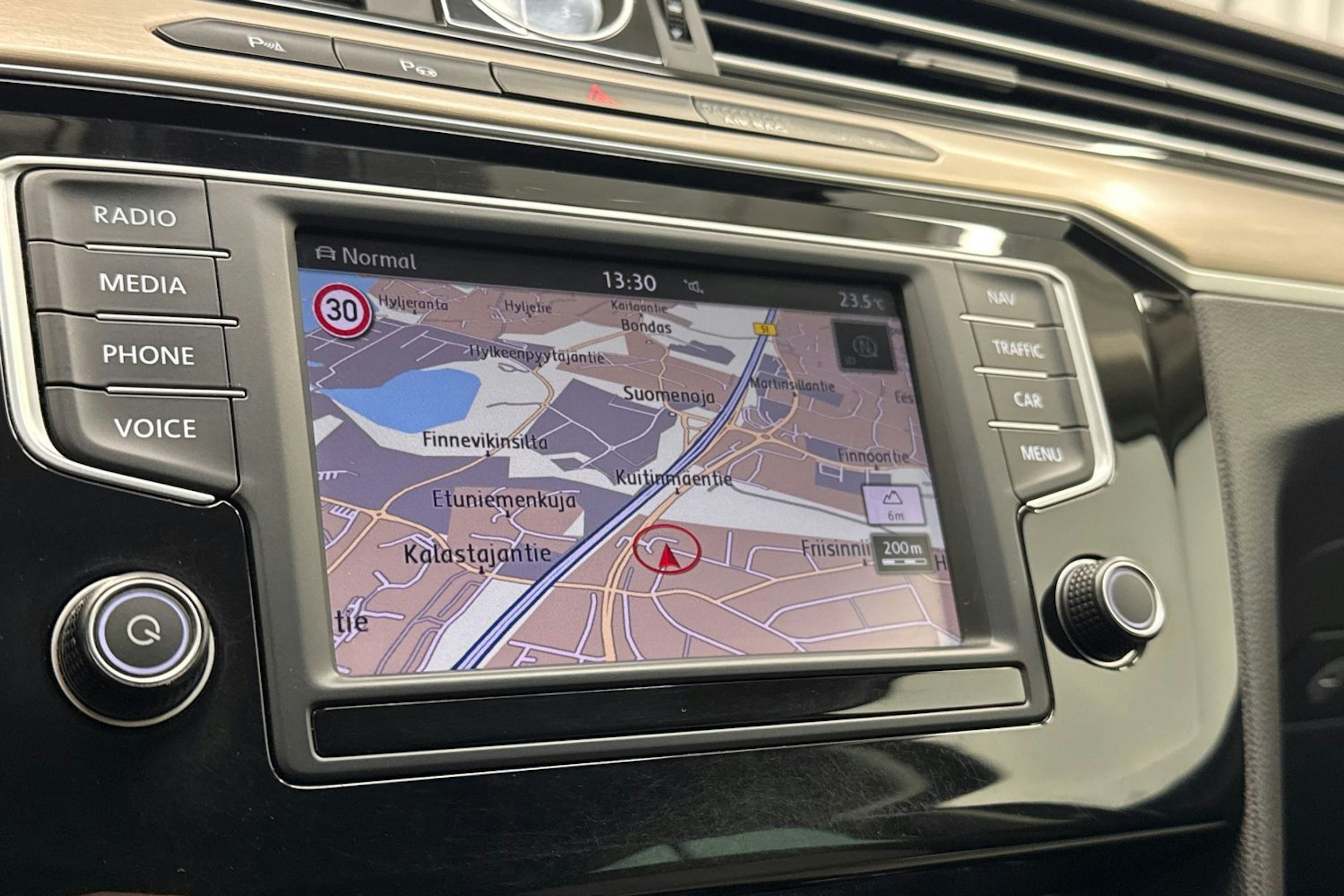 ruskea (beige) Volkswagen Passat 2017 kuva 21.