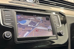 ruskea (beige) Volkswagen Passat 2017 kuva 21.