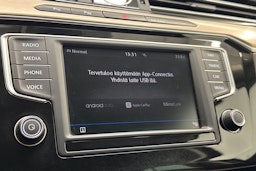 ruskea (beige) Volkswagen Passat 2017 kuva 24.
