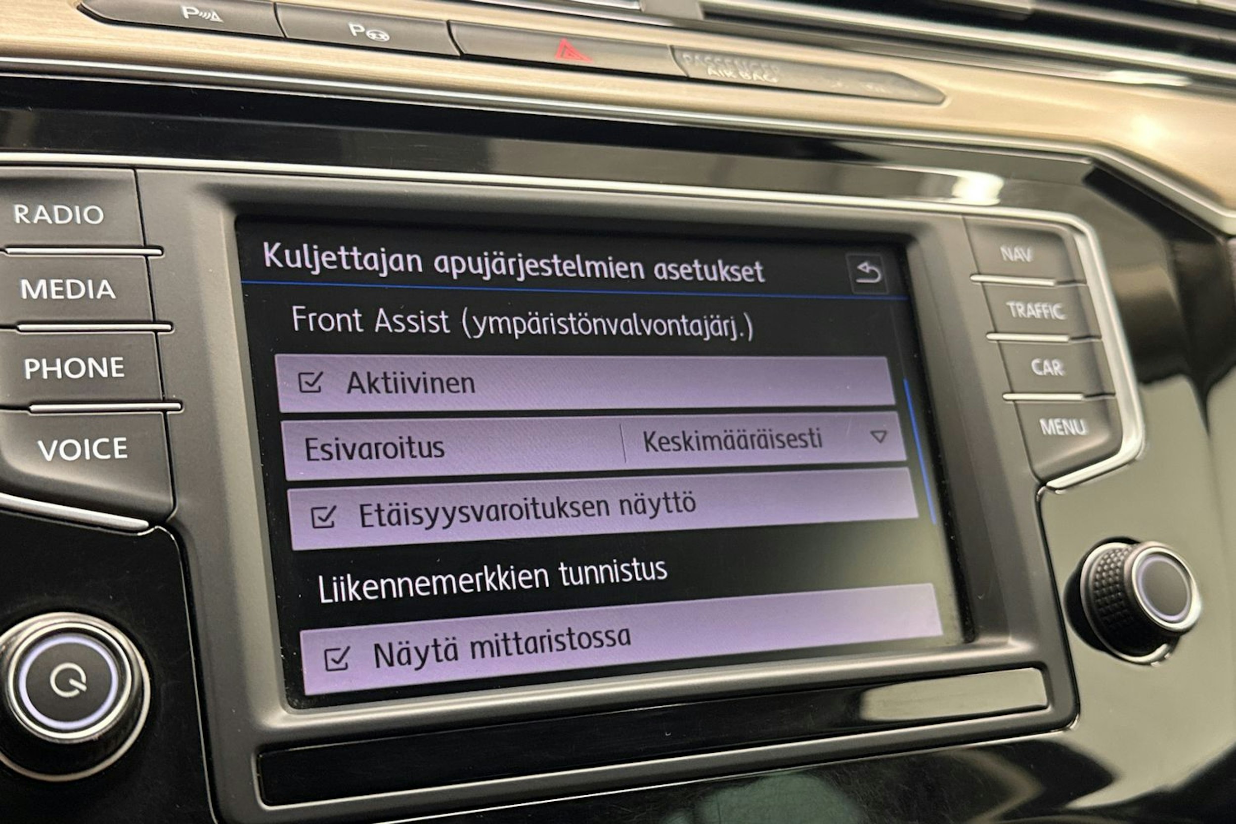 ruskea (beige) Volkswagen Passat 2017 kuva 26.