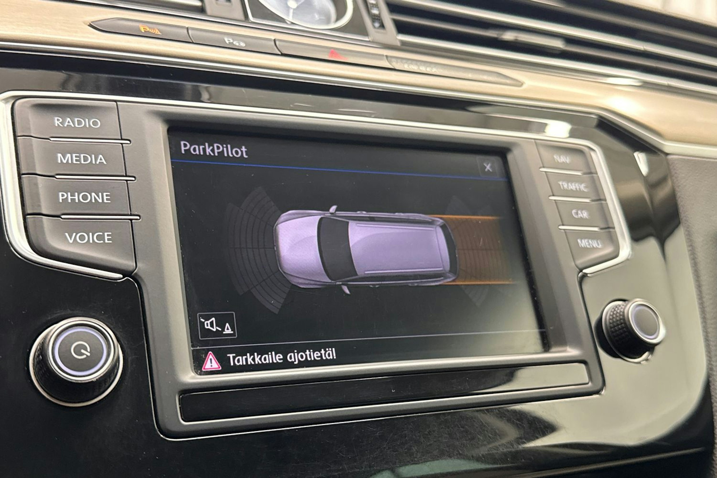 ruskea (beige) Volkswagen Passat 2017 kuva 28.