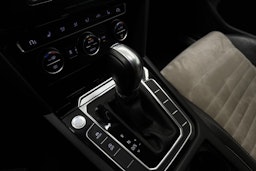 ruskea (beige) Volkswagen Passat 2017 kuva 30.