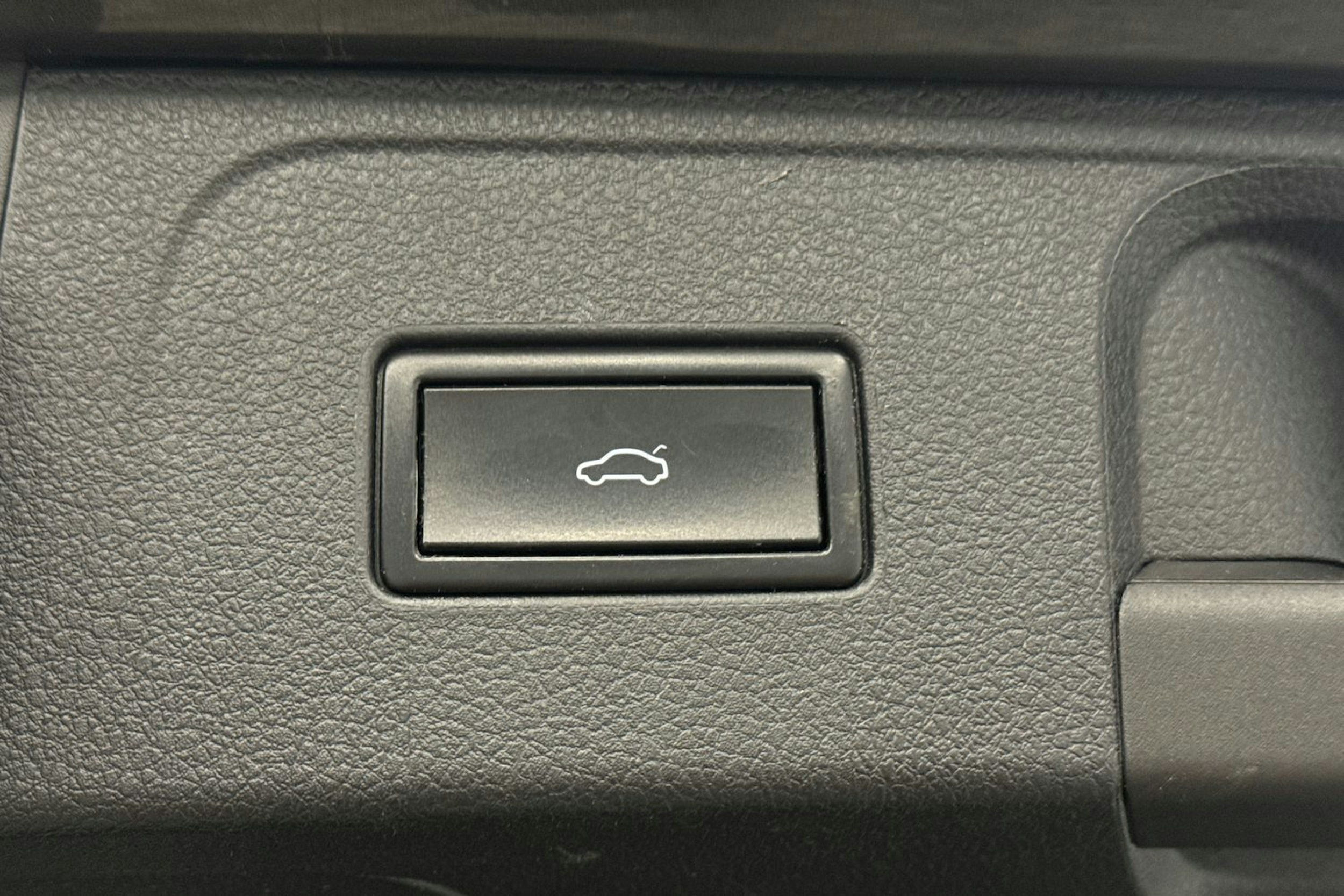 ruskea (beige) Volkswagen Passat 2017 kuva 36.