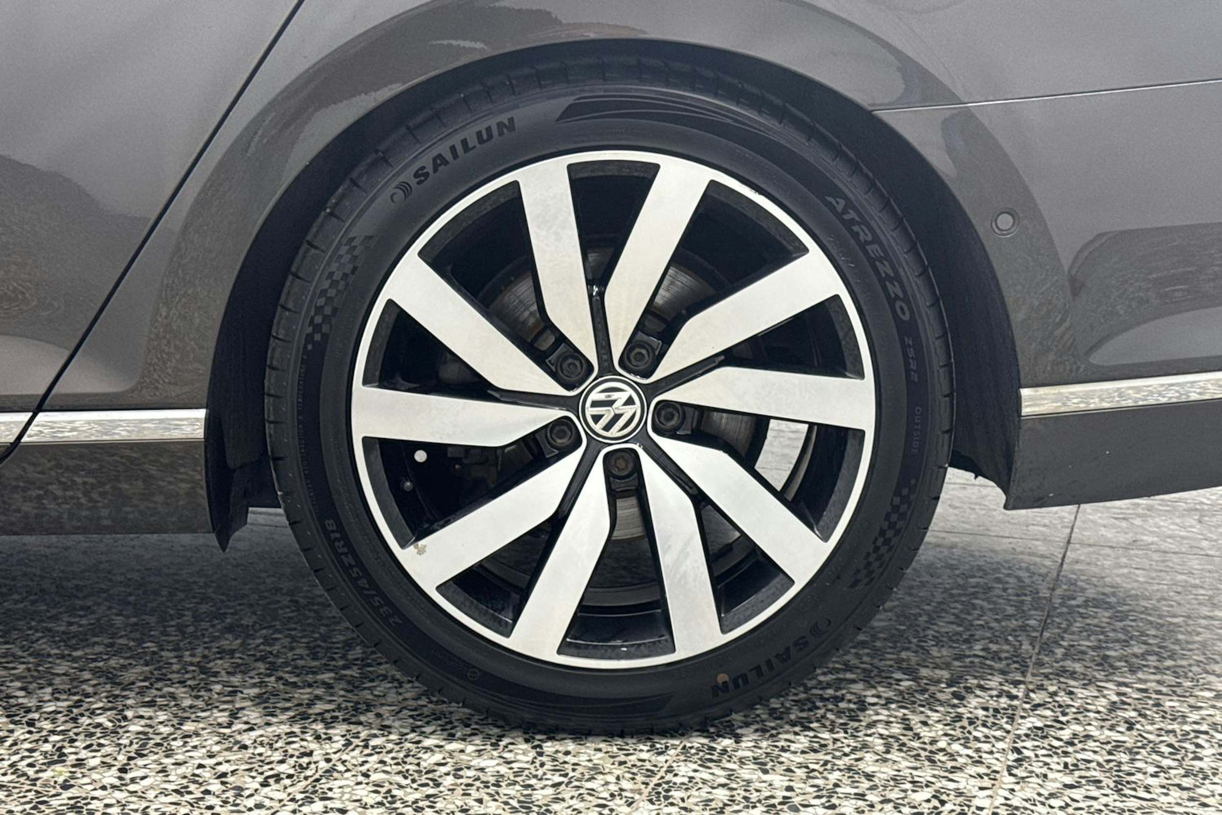 ruskea (beige) Volkswagen Passat 2017 kuva 37.