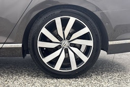 ruskea (beige) Volkswagen Passat 2017 kuva 37.