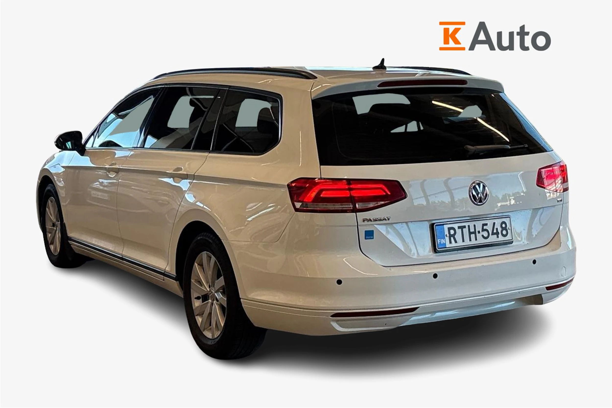 Valkoinen Volkswagen PASSAT 2017 kuva 2.