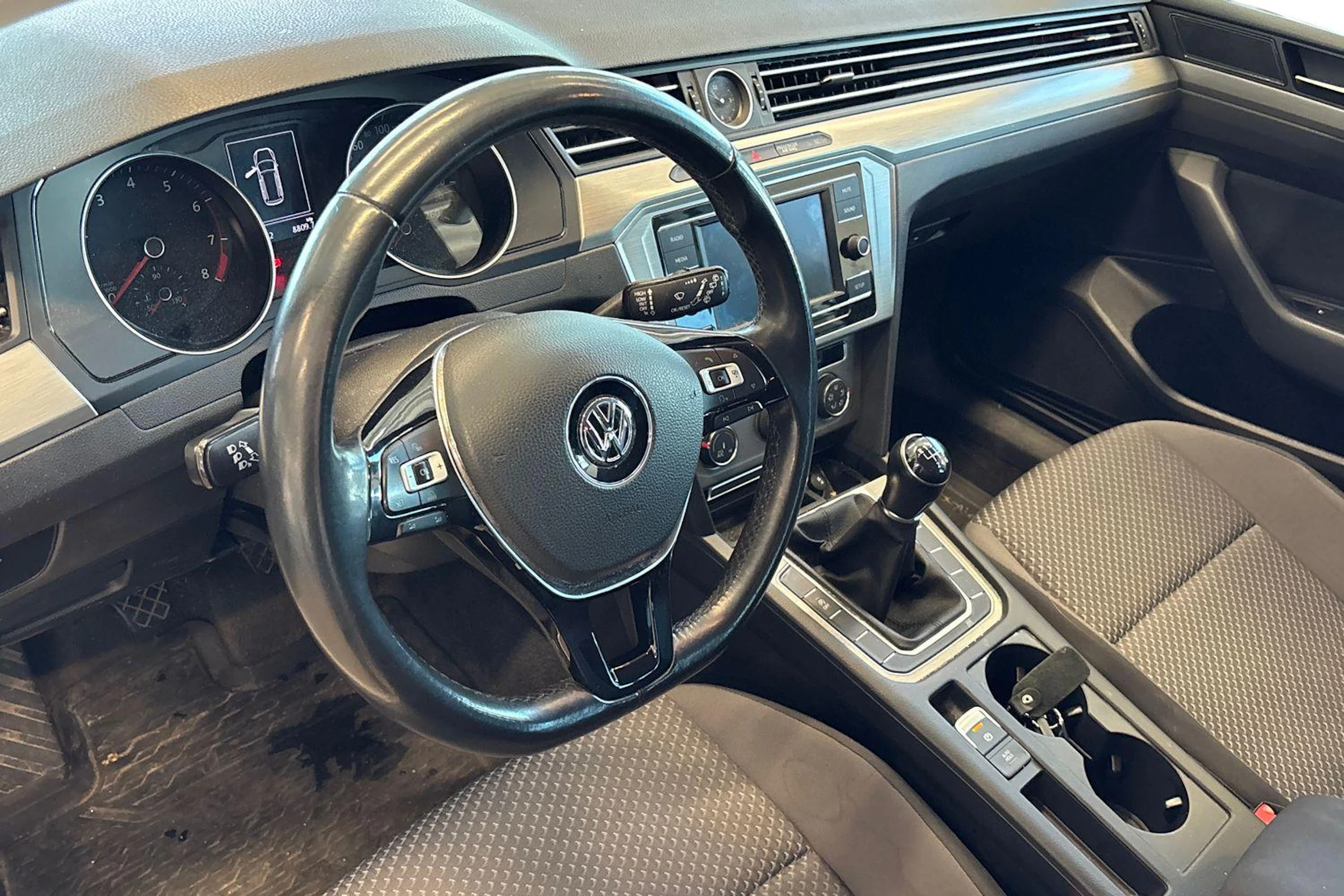 Valkoinen Volkswagen PASSAT 2017 kuva 3.