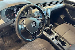 Valkoinen Volkswagen PASSAT 2017 kuva 3.