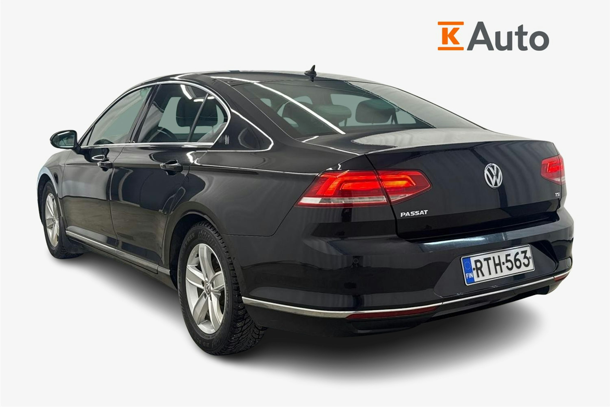 Musta Volkswagen PASSAT 2018 kuva 2.