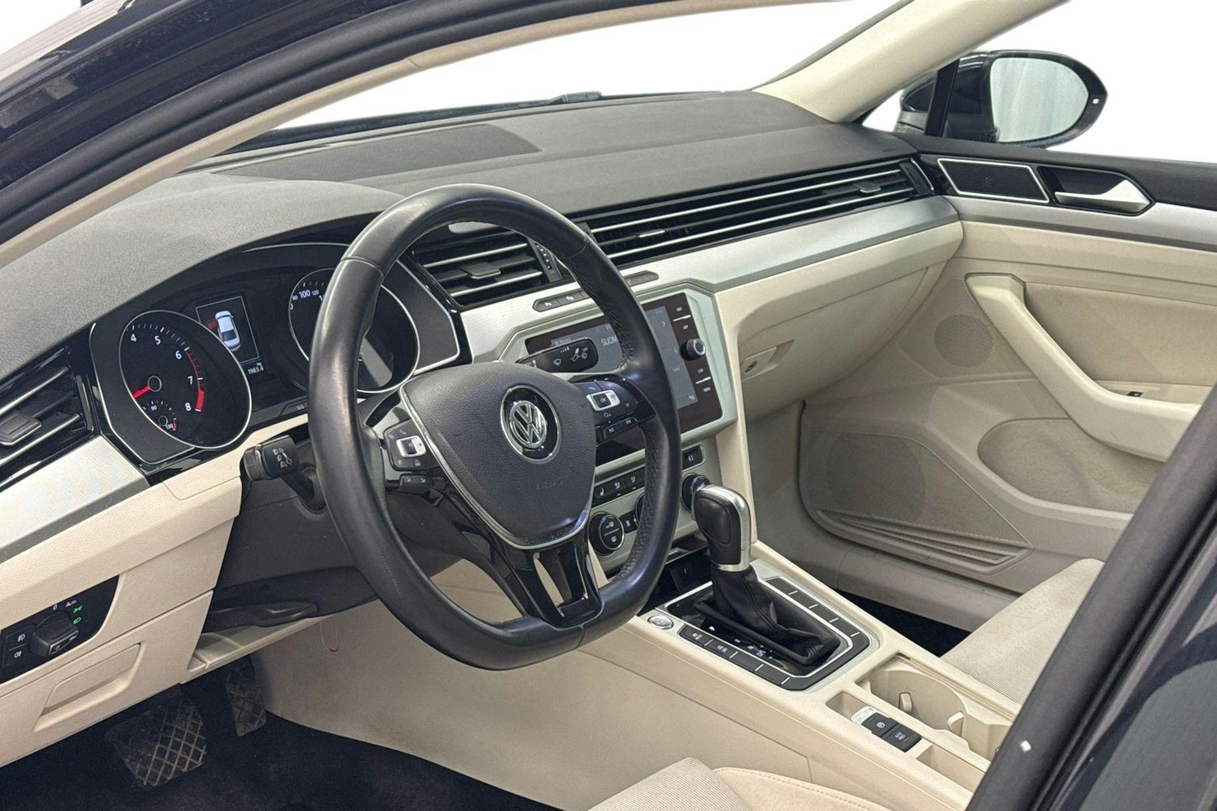Musta Volkswagen PASSAT 2018 kuva 7.