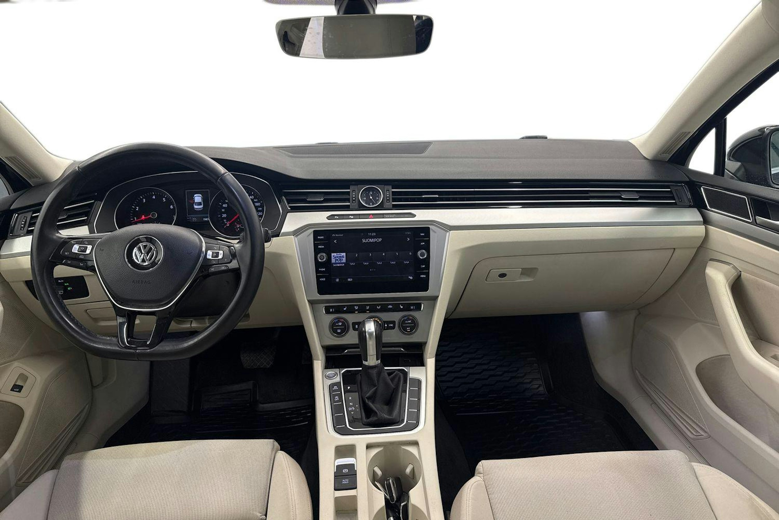 Musta Volkswagen PASSAT 2018 kuva 9.