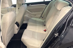 Musta Volkswagen PASSAT 2018 kuva 10.