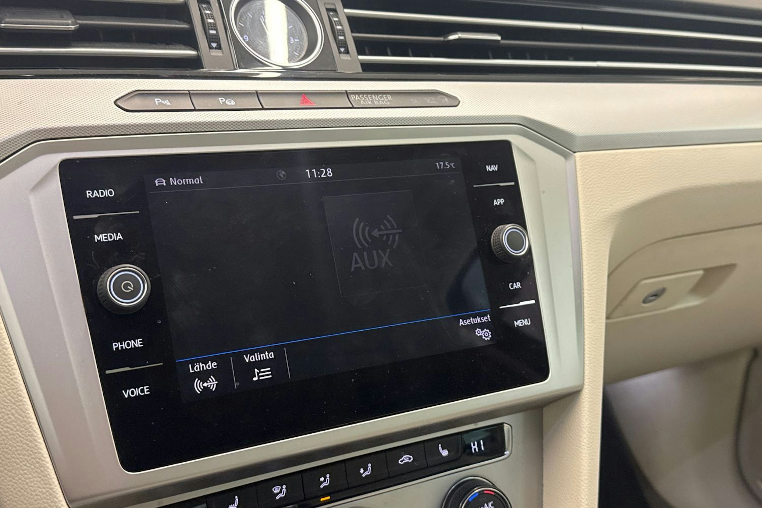 Musta Volkswagen PASSAT 2018 kuva 19.