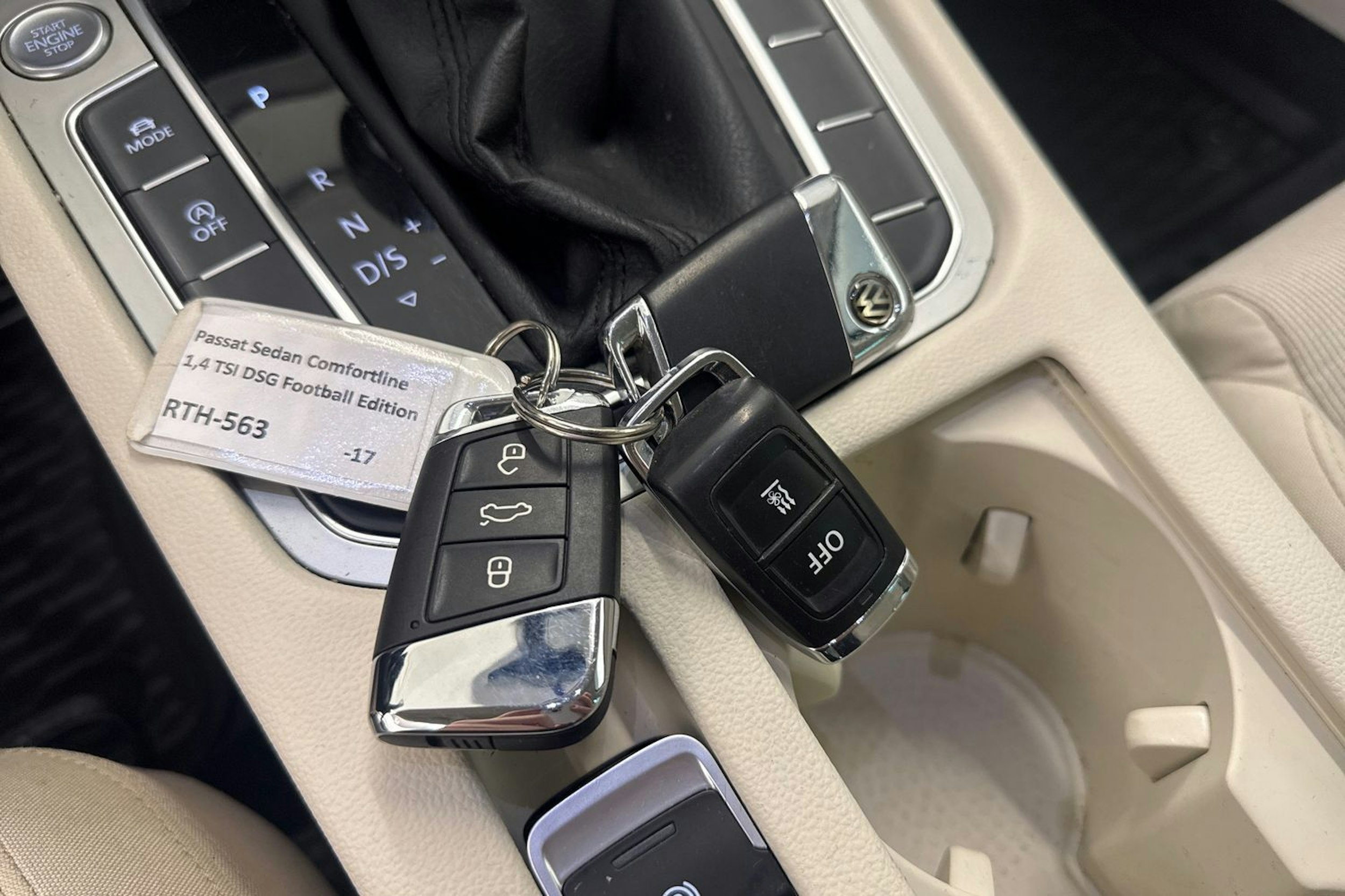 Musta Volkswagen PASSAT 2018 kuva 21.