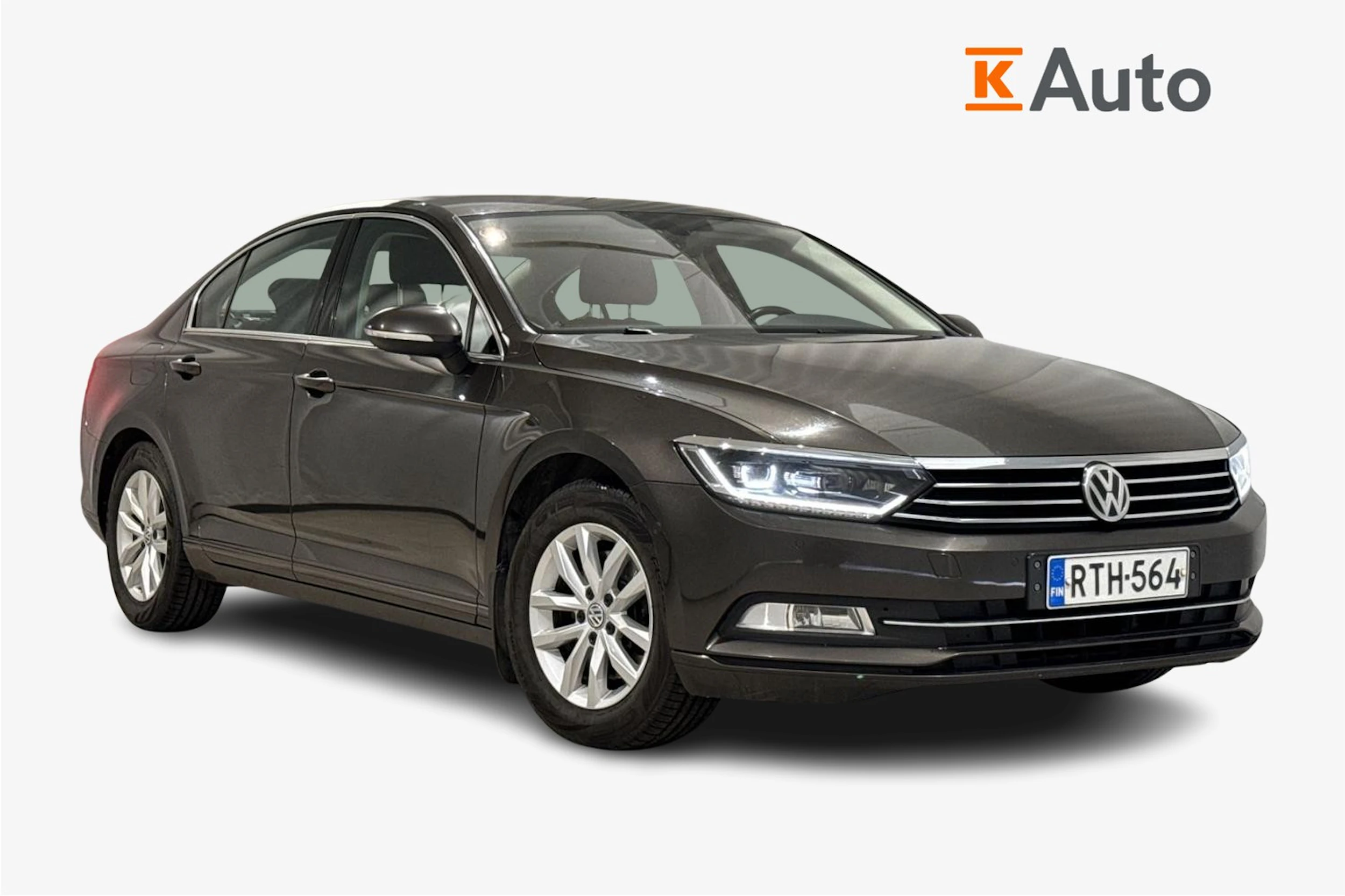 ruskea (beige) Volkswagen Passat 2018 kuva 1.