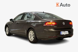 ruskea (beige) Volkswagen Passat 2018 kuva 2.
