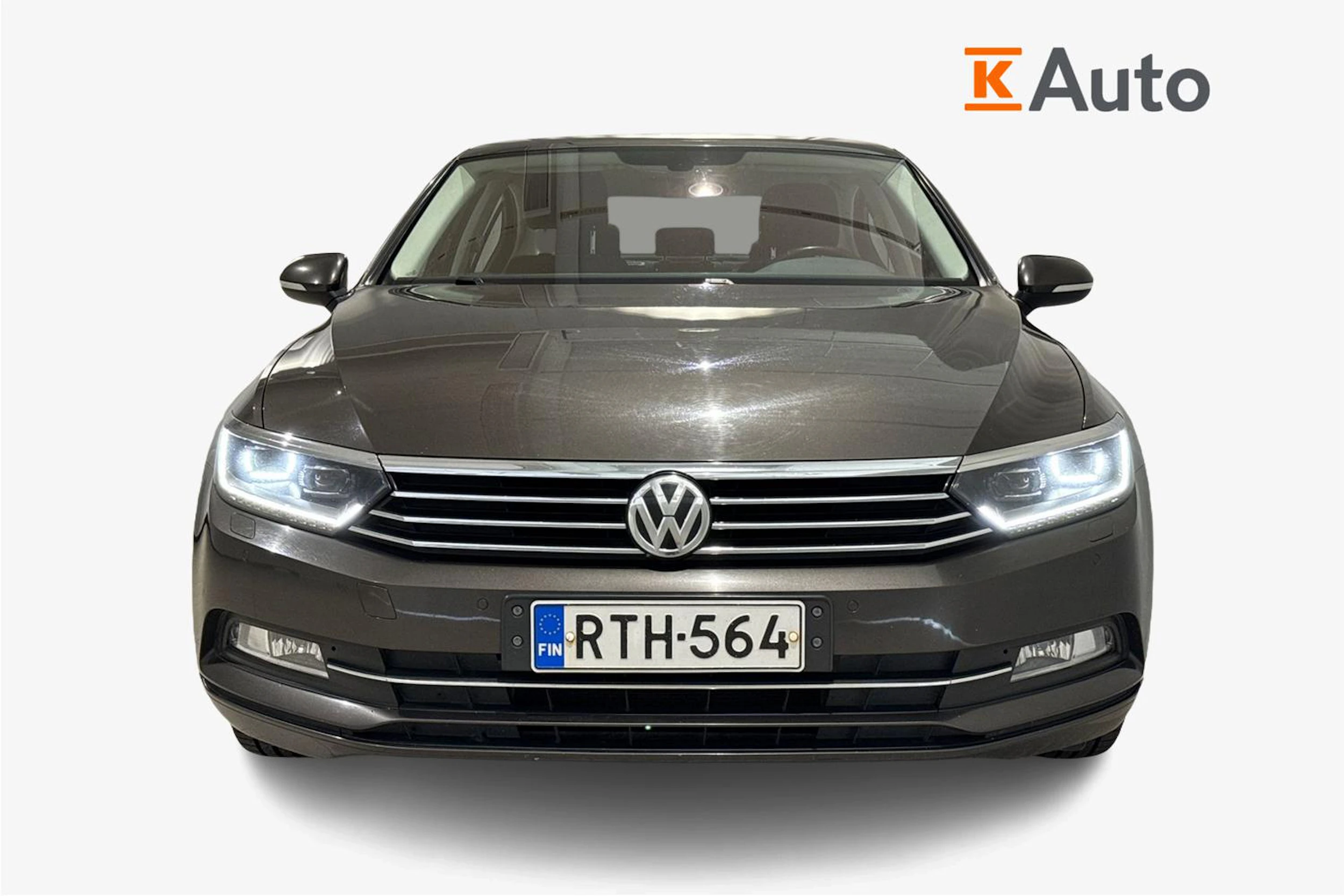 ruskea (beige) Volkswagen Passat 2018 kuva 4.