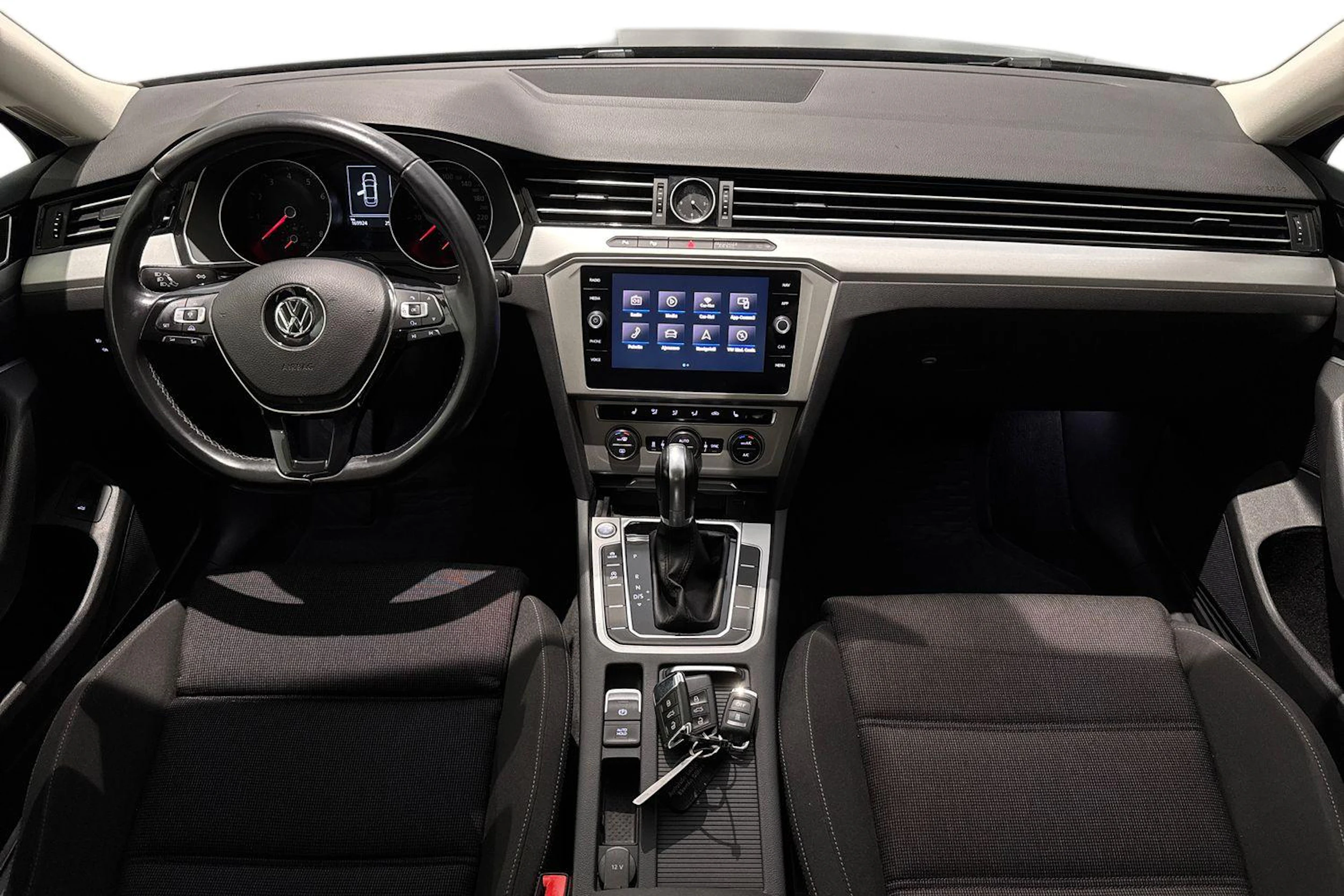 ruskea (beige) Volkswagen Passat 2018 kuva 7.