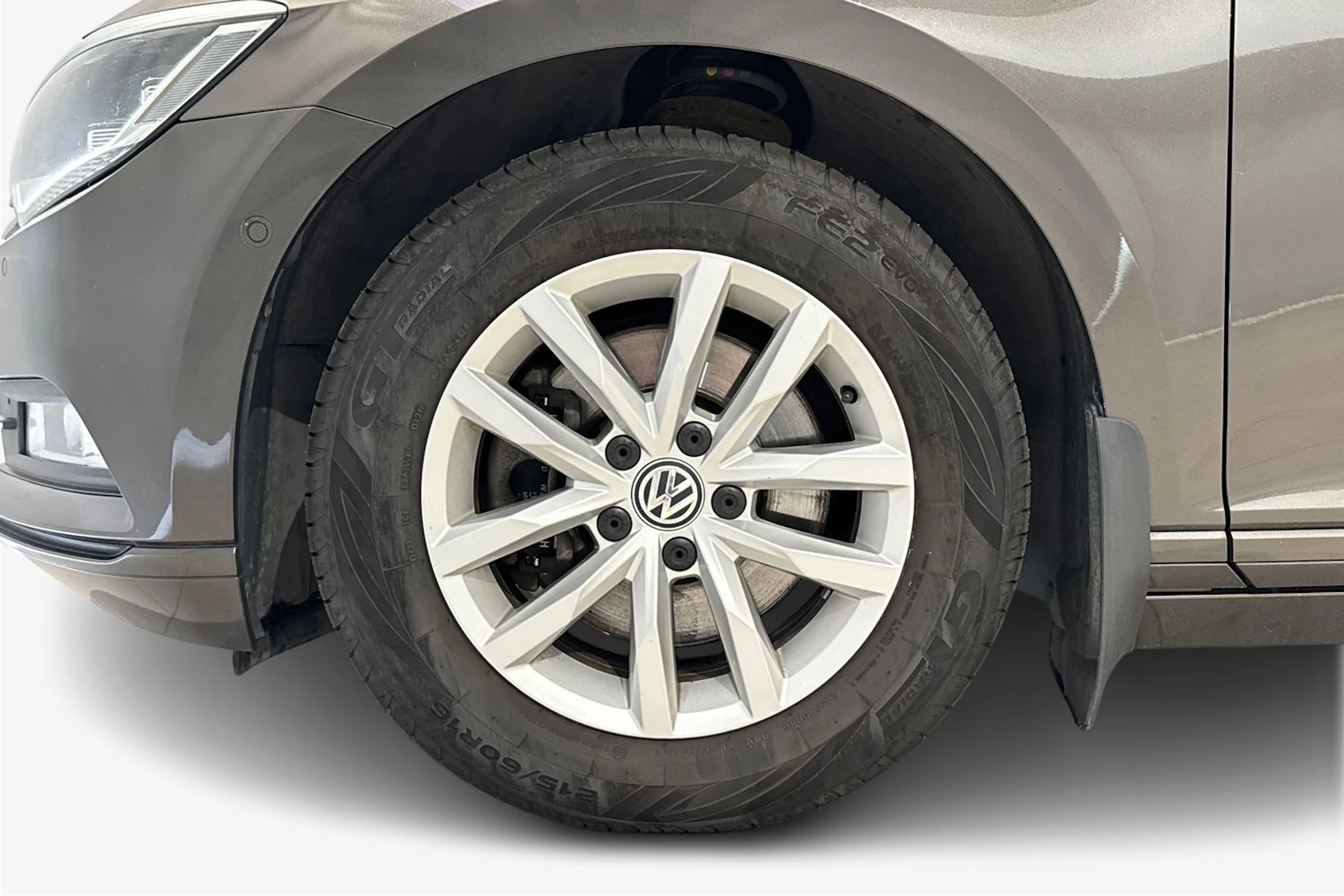 ruskea (beige) Volkswagen Passat 2018 kuva 9.
