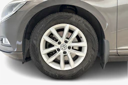 ruskea (beige) Volkswagen Passat 2018 kuva 9.