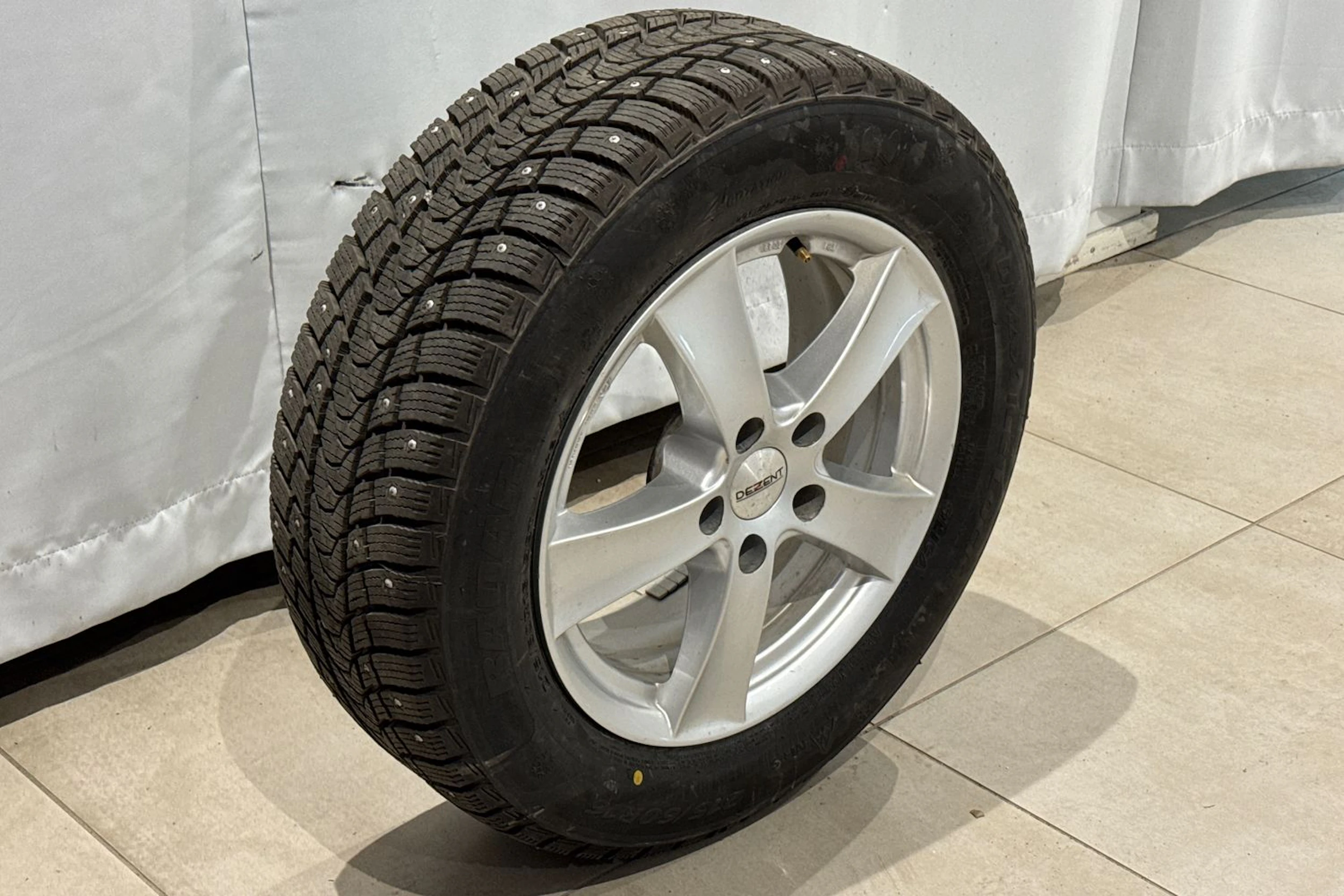 ruskea (beige) Volkswagen Passat 2018 kuva 11.