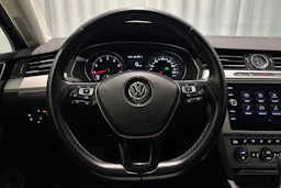 ruskea (beige) Volkswagen Passat 2018 kuva 18.