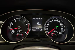 ruskea (beige) Volkswagen Passat 2018 kuva 19.