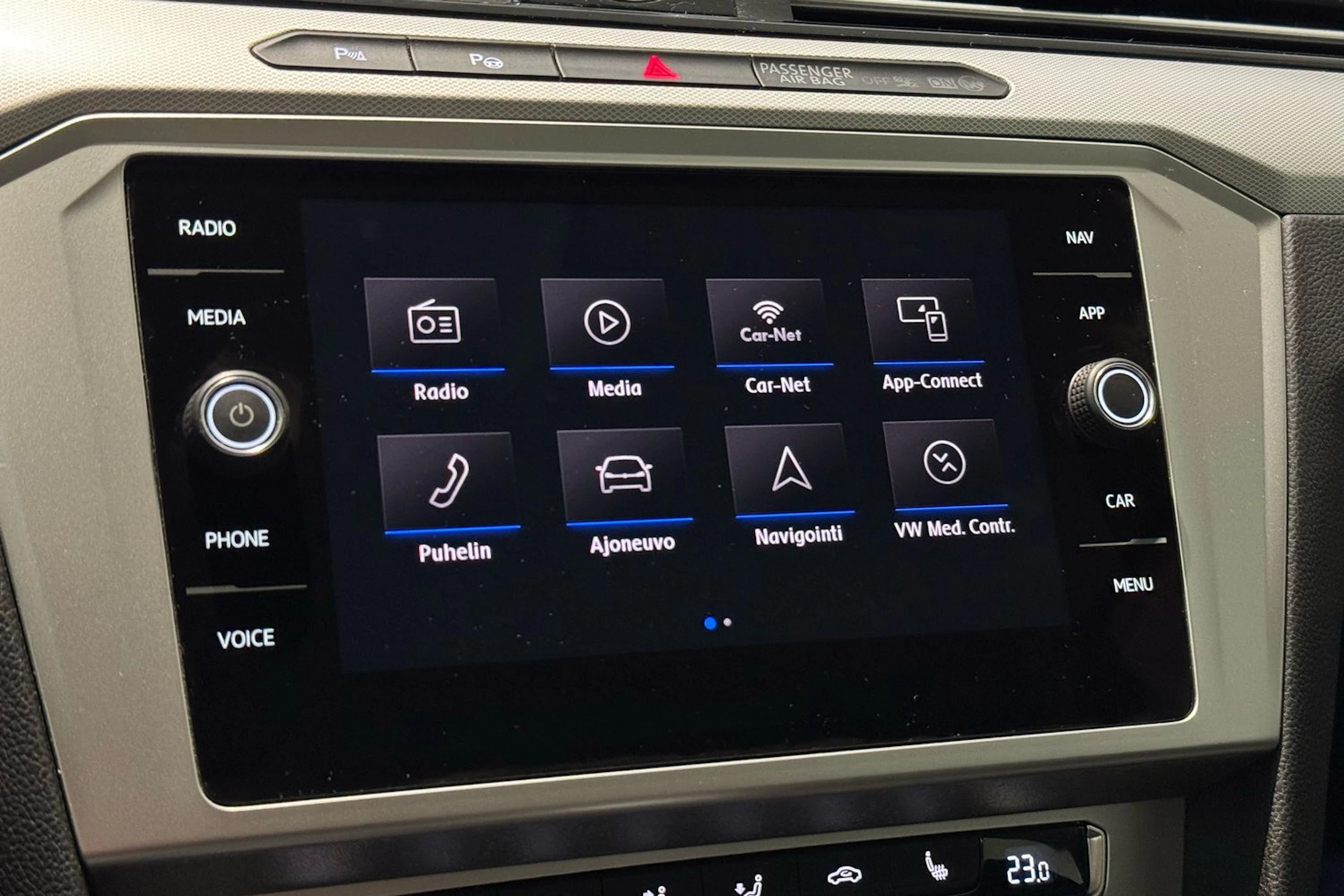 ruskea (beige) Volkswagen Passat 2018 kuva 20.