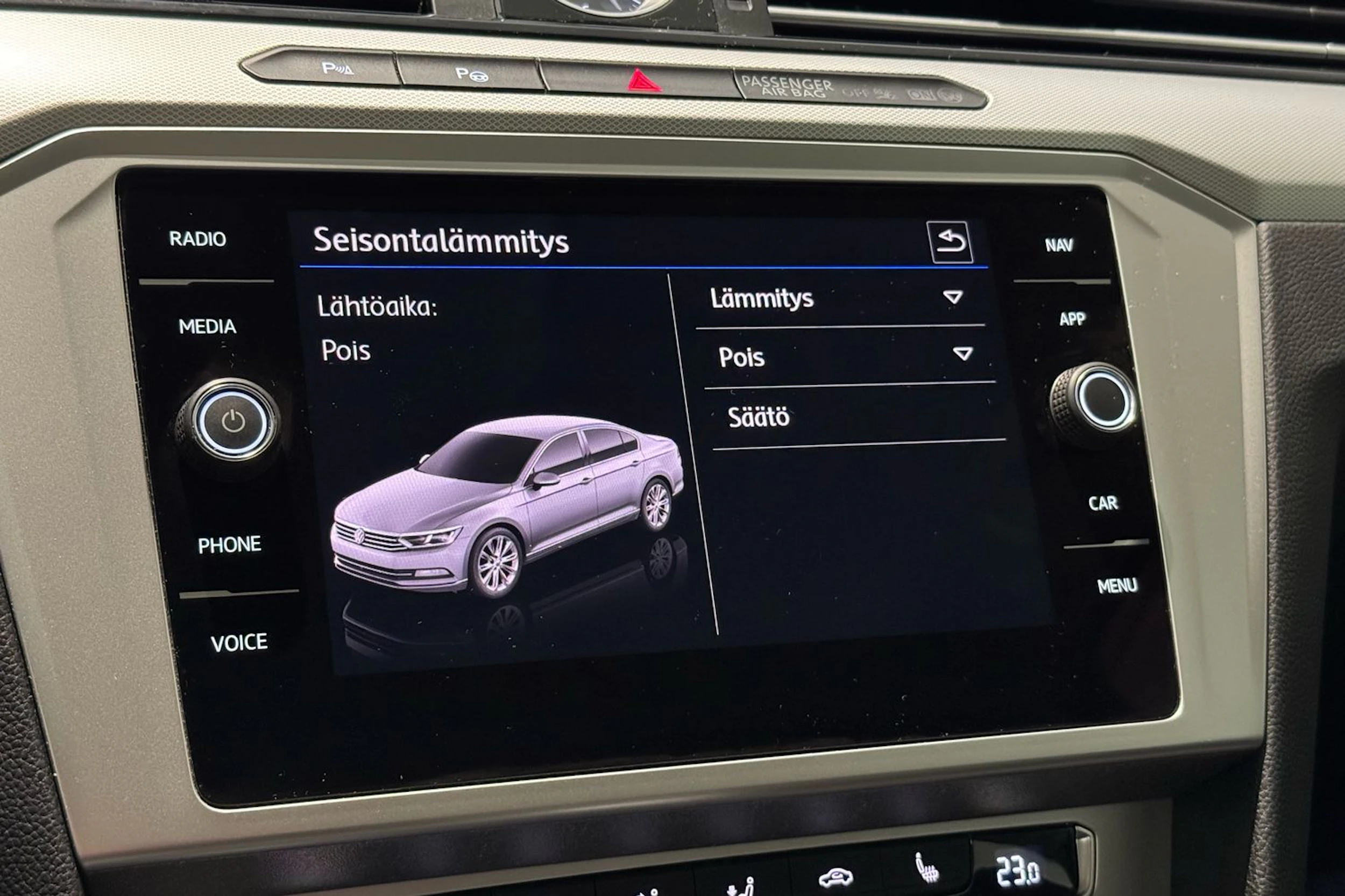 ruskea (beige) Volkswagen Passat 2018 kuva 22.