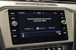 ruskea (beige) Volkswagen Passat 2018 kuva 24.