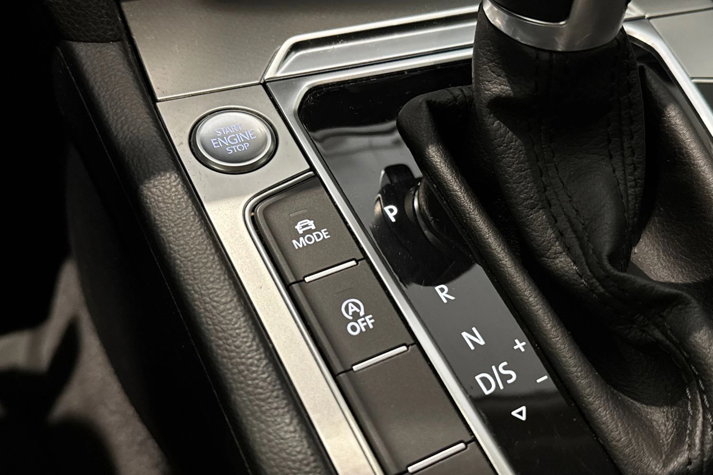 ruskea (beige) Volkswagen Passat 2018 kuva 27.