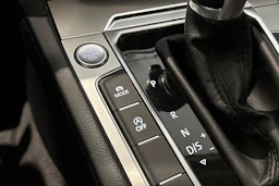 ruskea (beige) Volkswagen Passat 2018 kuva 27.