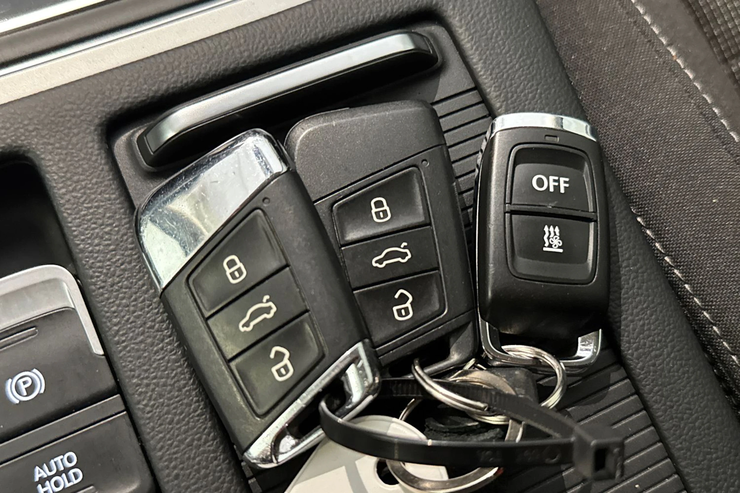 ruskea (beige) Volkswagen Passat 2018 kuva 28.