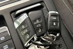 ruskea (beige) Volkswagen Passat 2018 kuva 28.