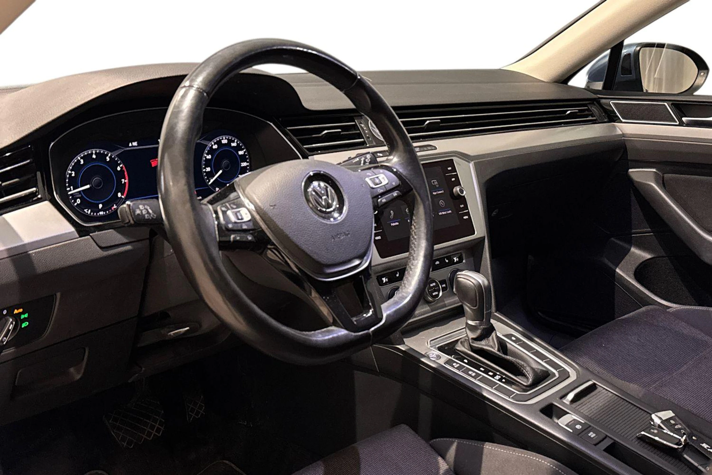met. sininen Volkswagen Passat 2018 kuva 8.