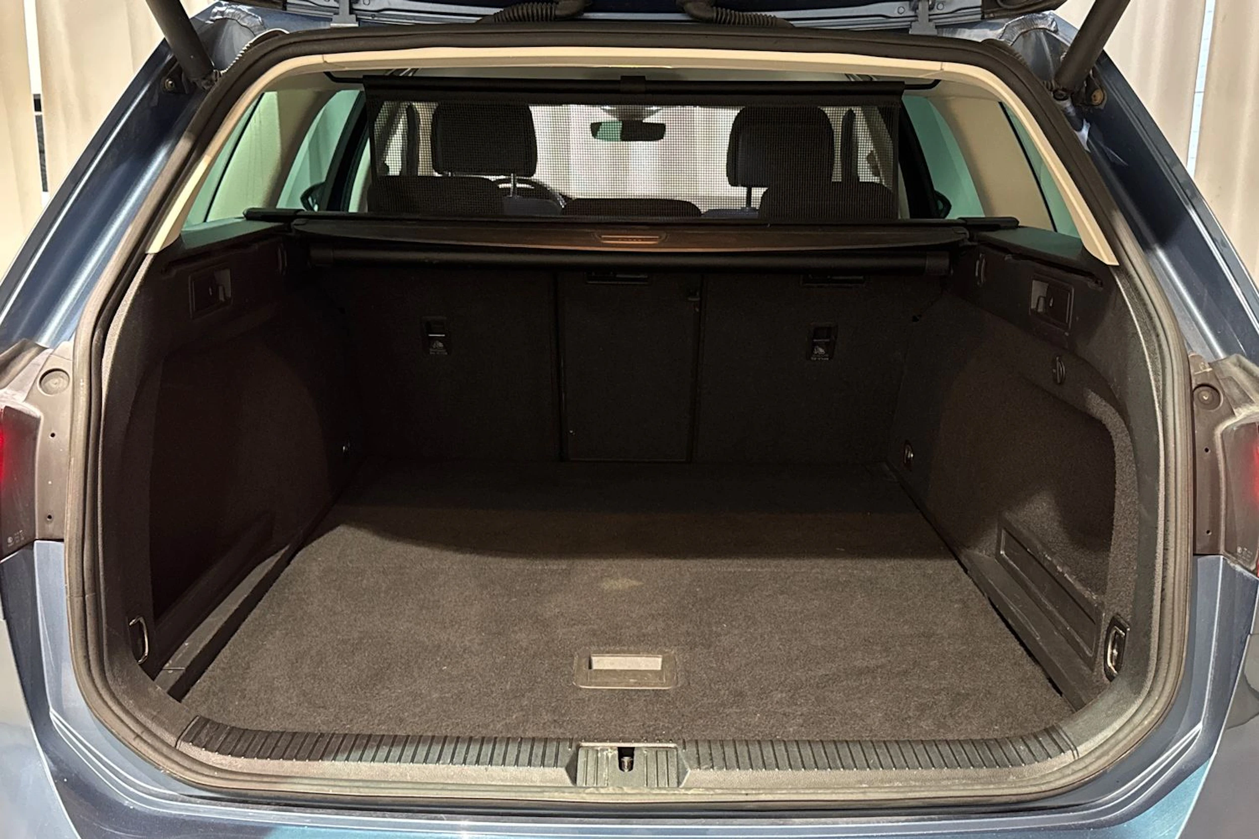 met. sininen Volkswagen Passat 2018 kuva 17.