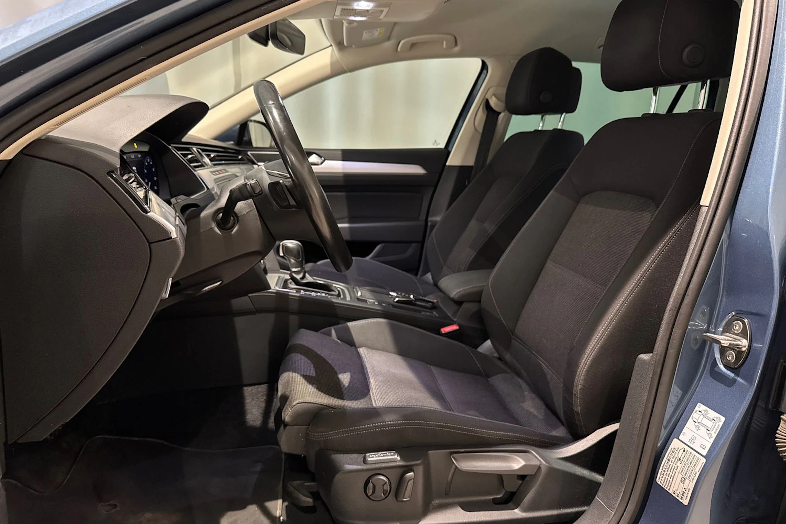 met. sininen Volkswagen Passat 2018 kuva 20.